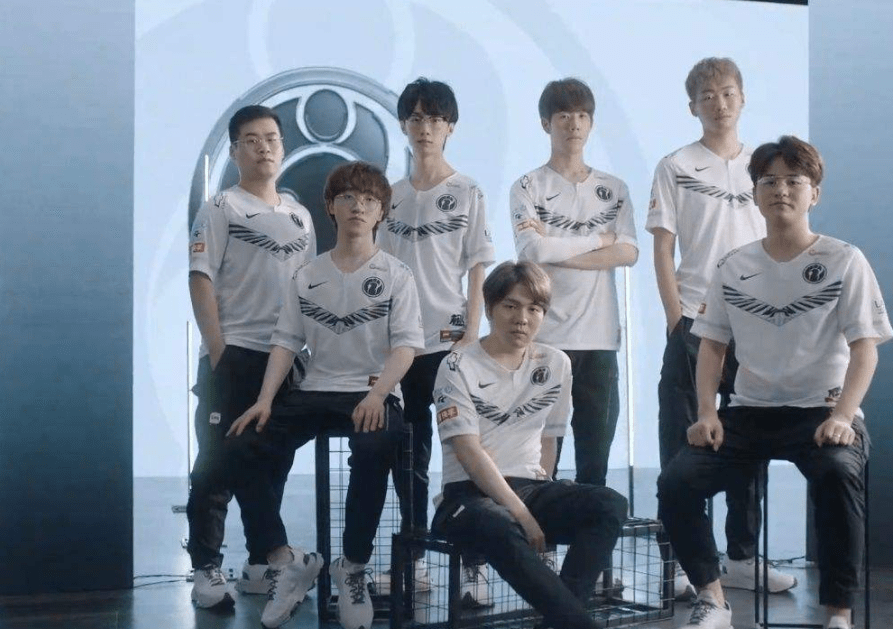 捉襟见肘 捉襟见肘