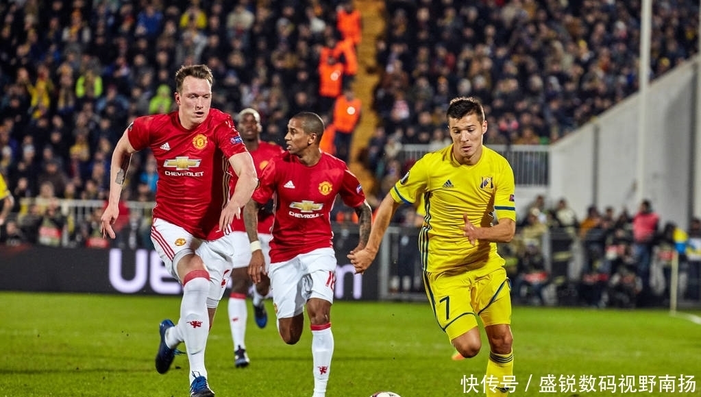 她多次在法 她多次在法